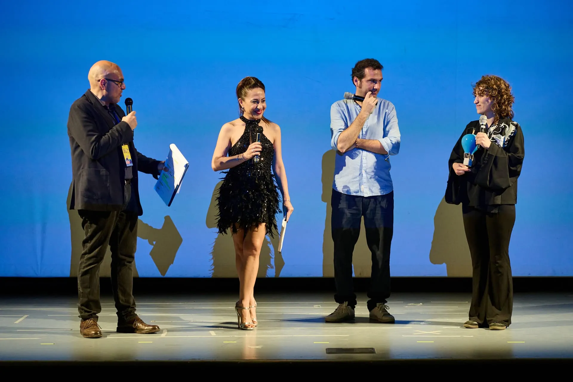 Consegna di un premio sul palco
