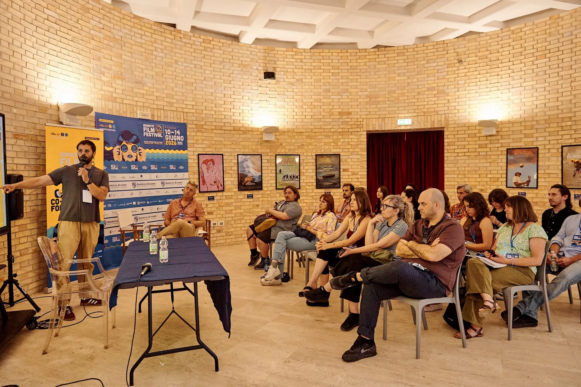 Speaker durante una sessione del Co-Production Forum dell'Adriatic Film Festival