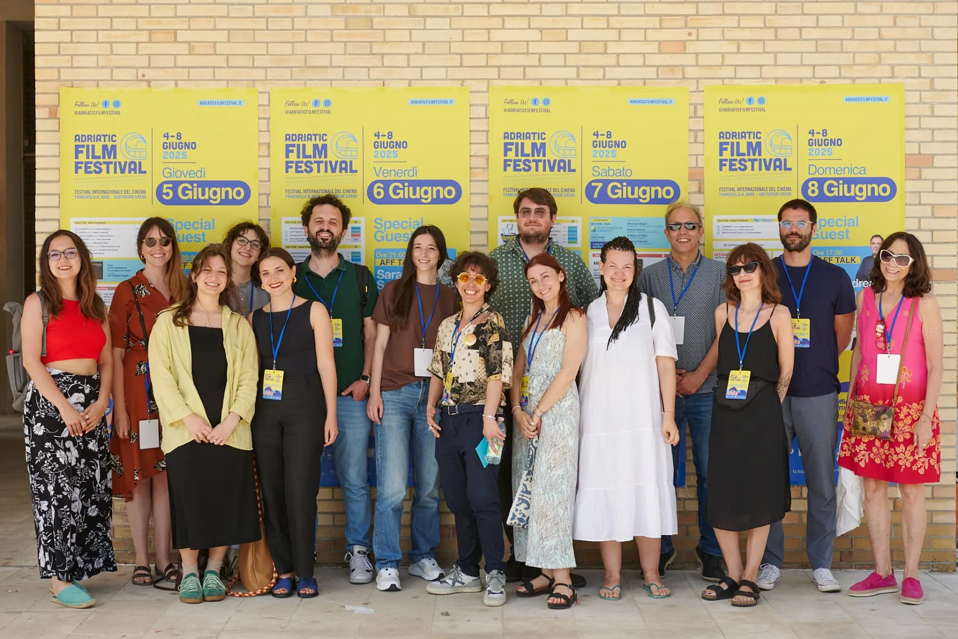 Il gruppo del Co-Production Forum davanti ai poster dell'edizione