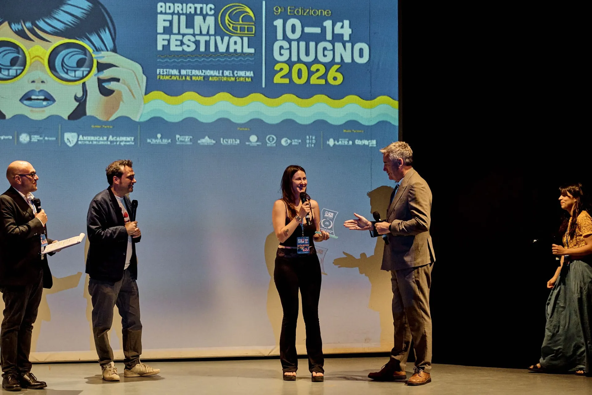 Un momento della premiazione sul palco dell'Auditorium Sirena