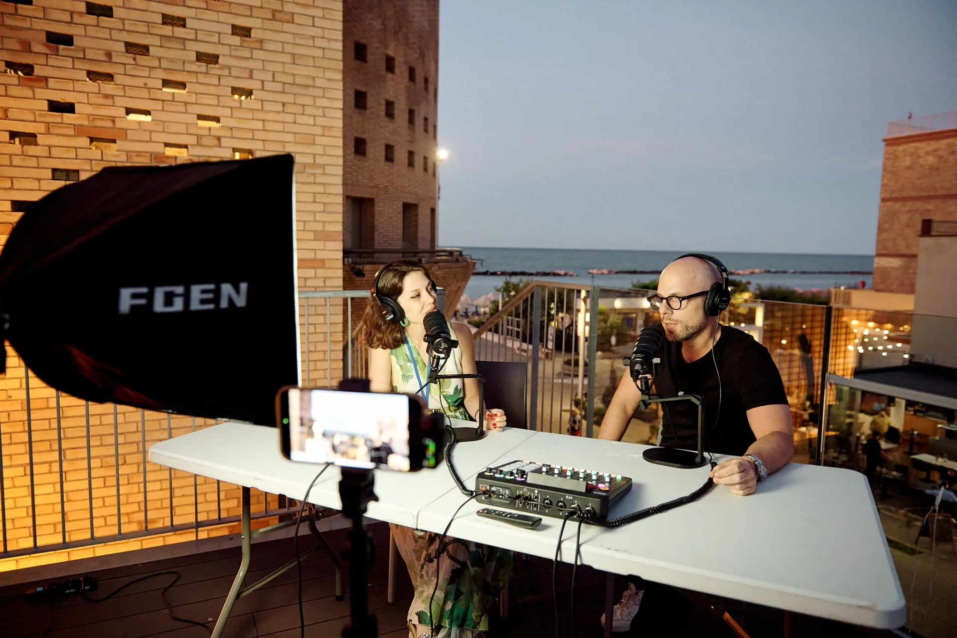 Podcast sulla terrazza sul mare di Palazzo Sirena